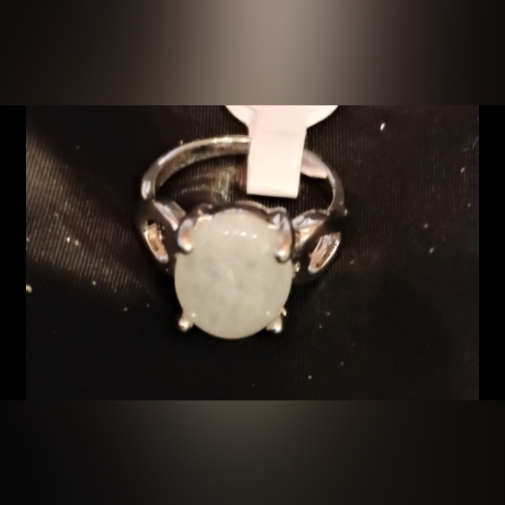 Gorgeous White Moonstone Size 7 Silver Plated Ring